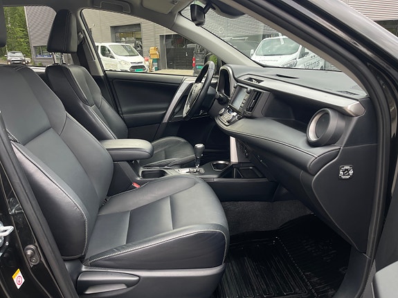 Toyota RAV4 13 of 30