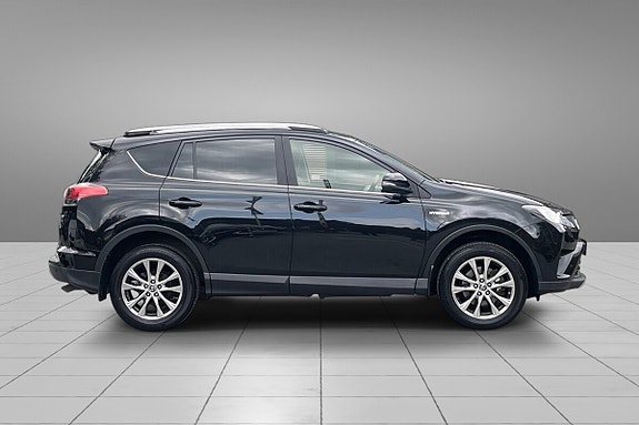 Toyota RAV4 6 of 30