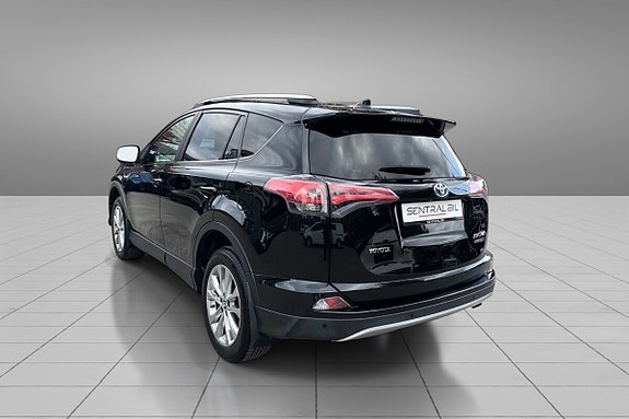 Toyota RAV4 7 of 30