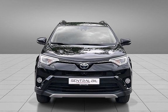 Toyota RAV4 4 of 30