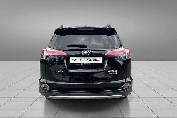 Toyota RAV4 8 of 30