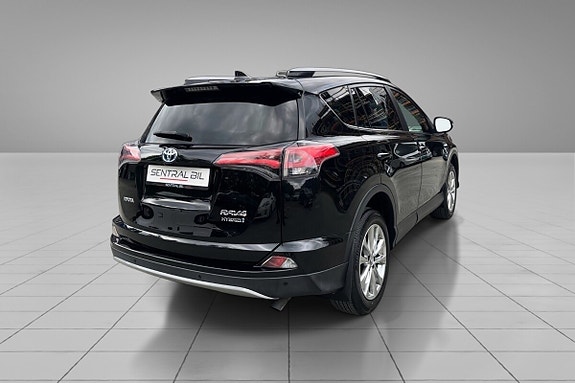 Toyota RAV4 9 of 30