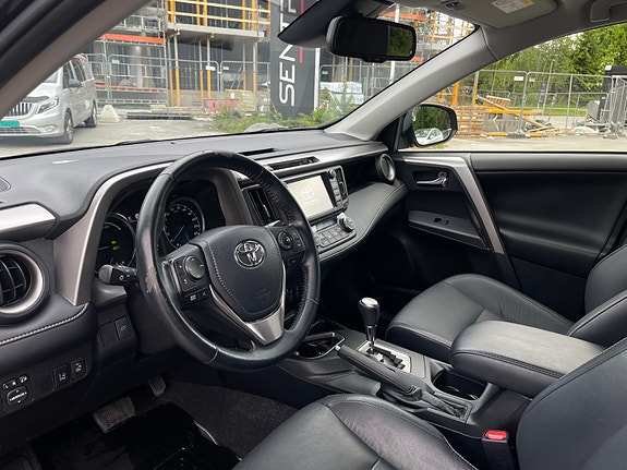 Toyota RAV4 11 of 30