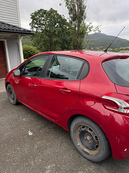 Peugeot 208 6 of 10