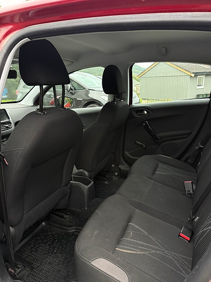 Peugeot 208 7 of 10