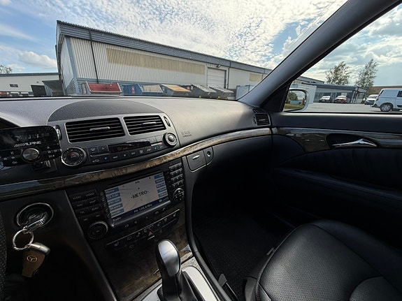 Mercedes-Benz E280 29 of 30