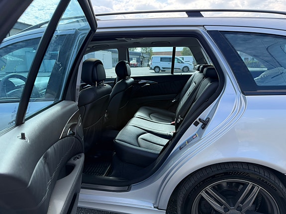 Mercedes-Benz E280 20 of 30