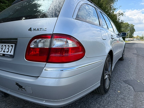 Mercedes-Benz E280 12 of 30