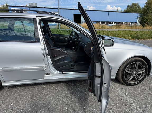 Mercedes-Benz E280 24 of 30