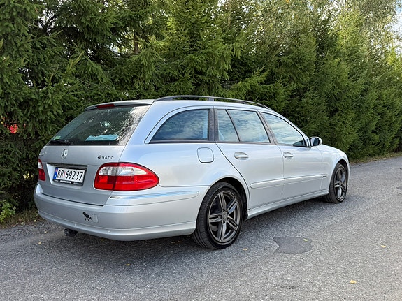 Mercedes-Benz E280 3 of 30