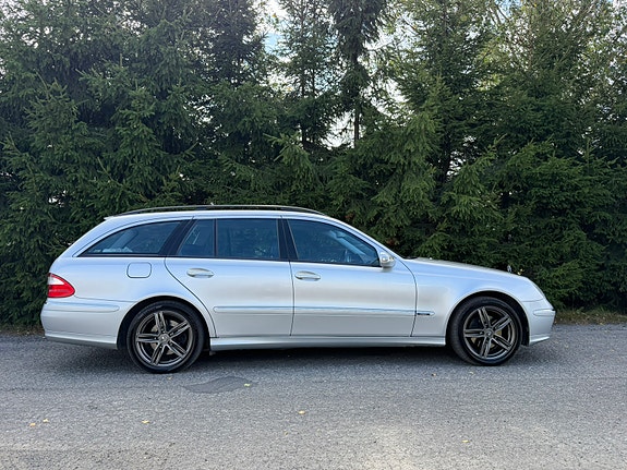 Mercedes-Benz E280 2 of 30