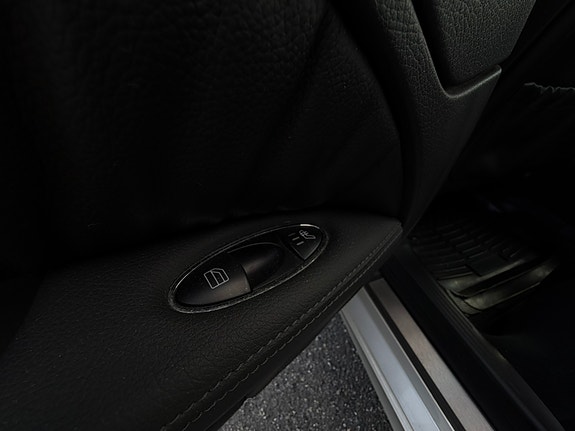 Mercedes-Benz E280 28 of 30