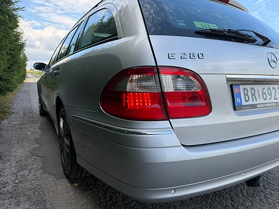 Mercedes-Benz E280 11 of 30