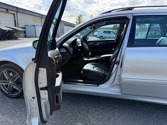Mercedes-Benz E280 18 of 30