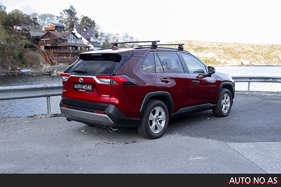 Toyota RAV4 4 of 30