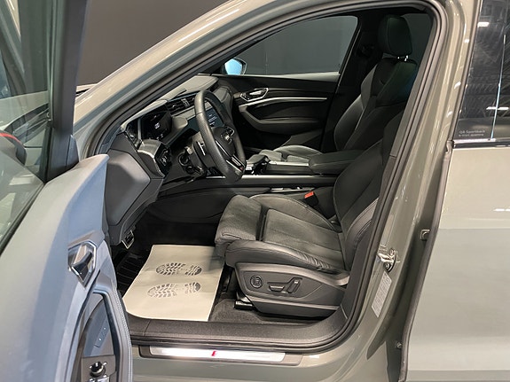 Audi Q8 e-tron 10 of 30