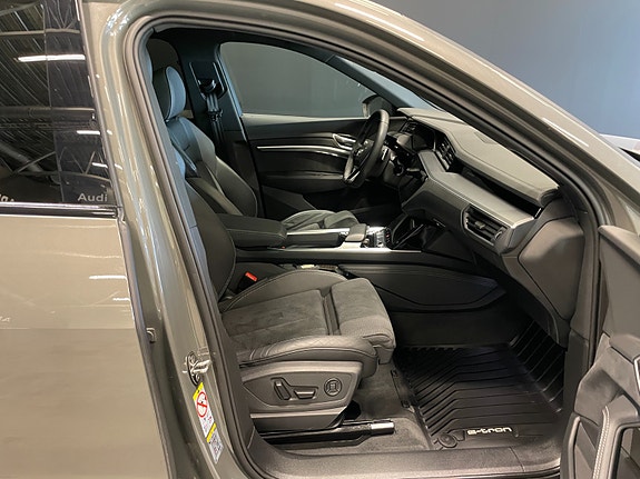 Audi Q8 e-tron 7 of 30