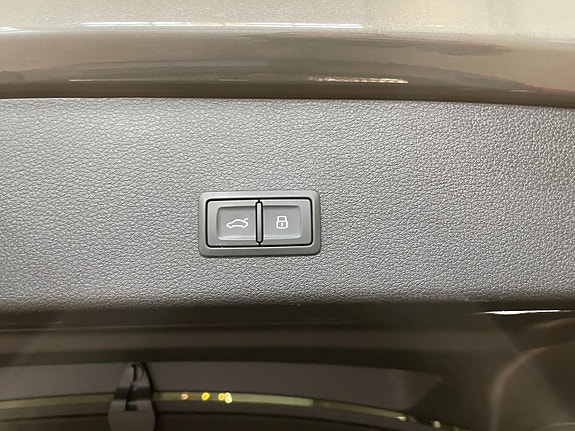 Audi Q8 e-tron 28 of 30
