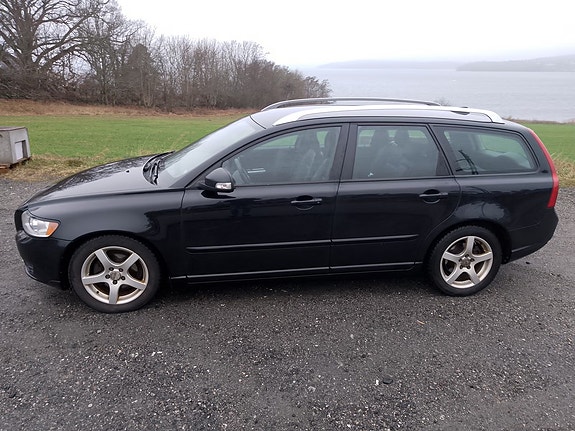 Volvo V50 2 of 15