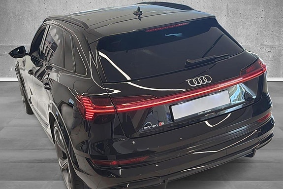 Audi e-tron S 11 of 30