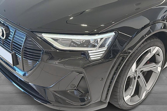 Audi e-tron S 7 of 30