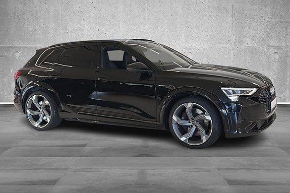Audi e-tron S 8 of 30