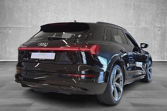 Audi e-tron S 10 of 30