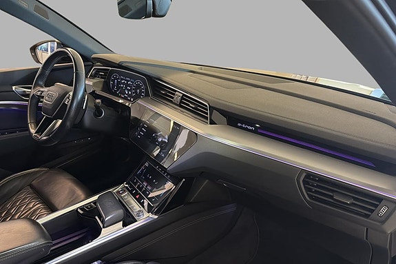 Audi e-tron S 18 of 30