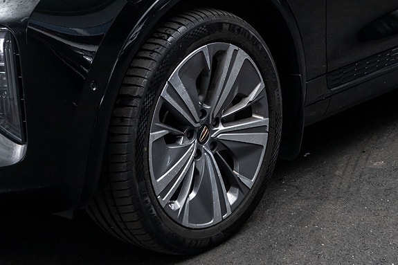 Hongqi E-HS9 3 of 30