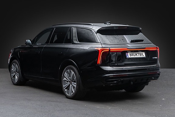 Hongqi E-HS9 6 of 30