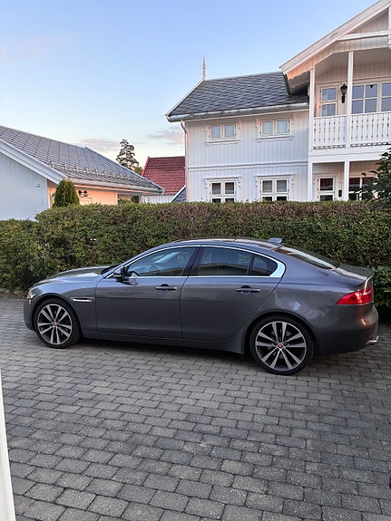 Jaguar XE 4 of 6