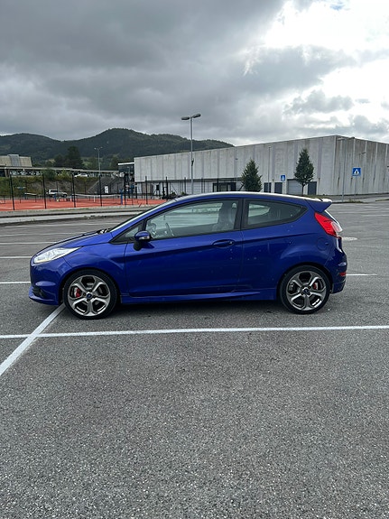 Ford Fiesta 3 of 27