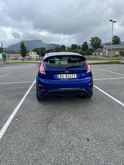 Ford Fiesta 5 of 27