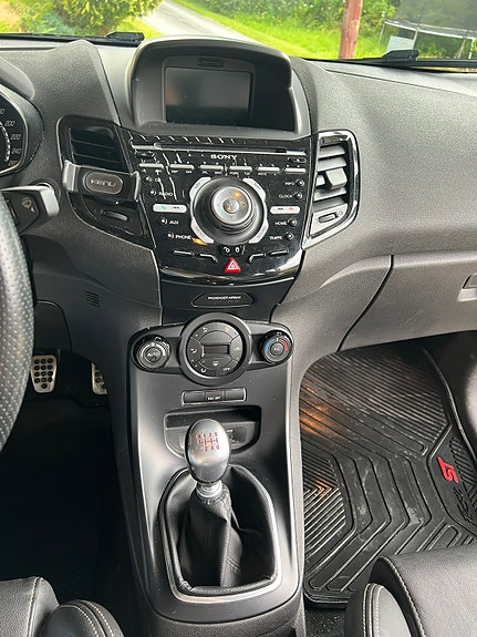 Ford Fiesta 20 of 27