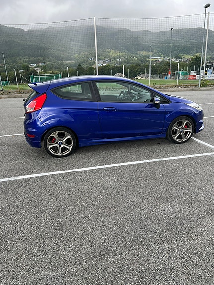 Ford Fiesta 7 of 27