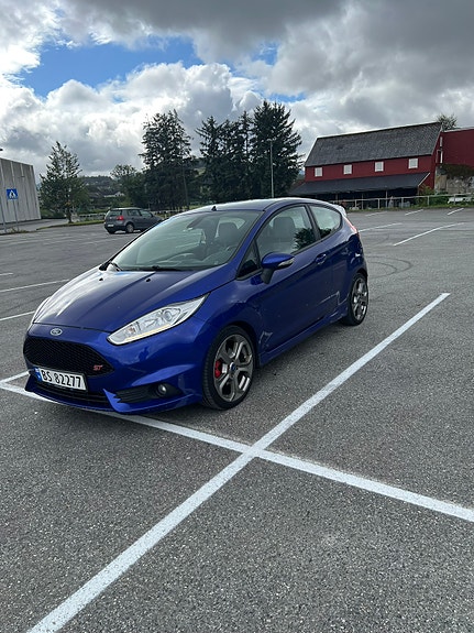 Ford Fiesta 2 of 27