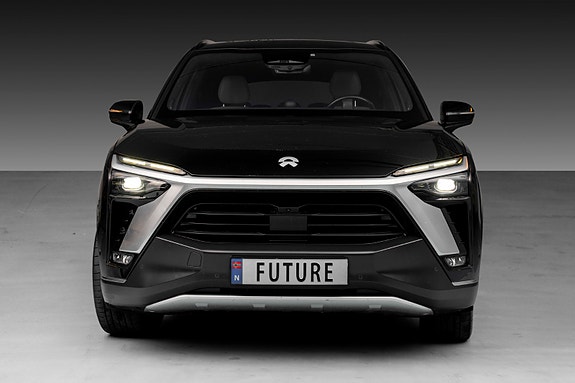 NIO ES8 3 of 30
