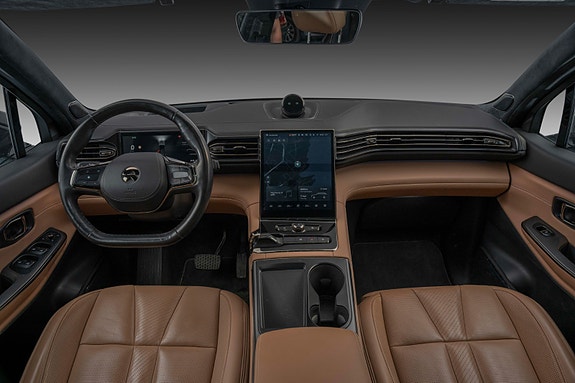 NIO ES8 21 of 30