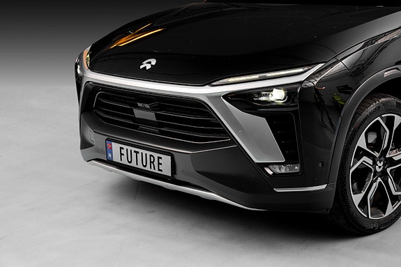 NIO ES8 2 of 30