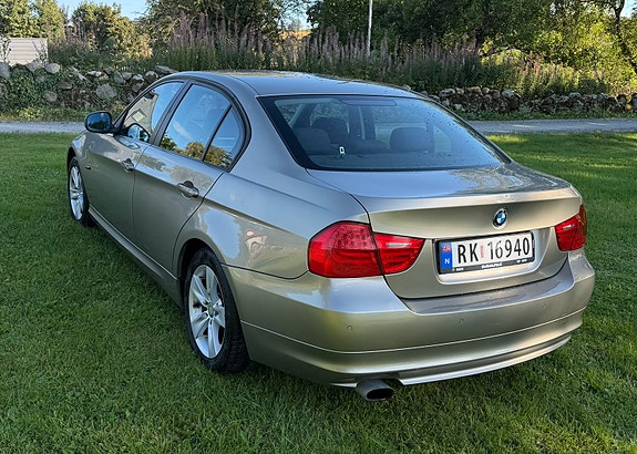 BMW 318i 2 of 13
