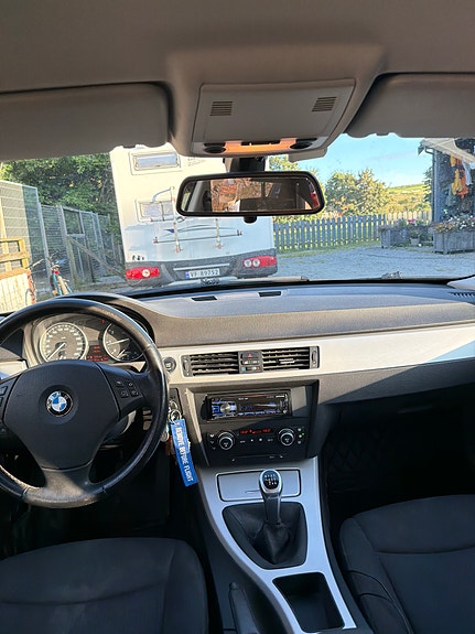 BMW 318i 10 of 13