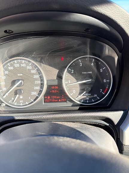 BMW 318i 9 of 13