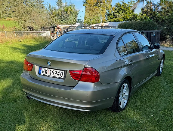 BMW 318i 3 of 13