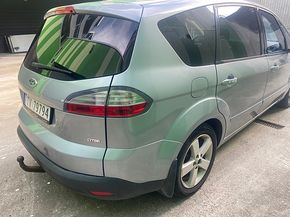 Ford S-MAX 7 of 30