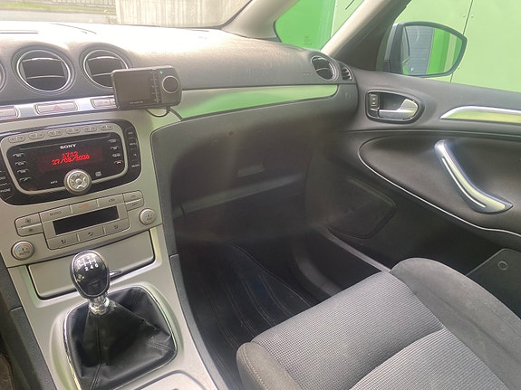 Ford S-MAX 27 of 30