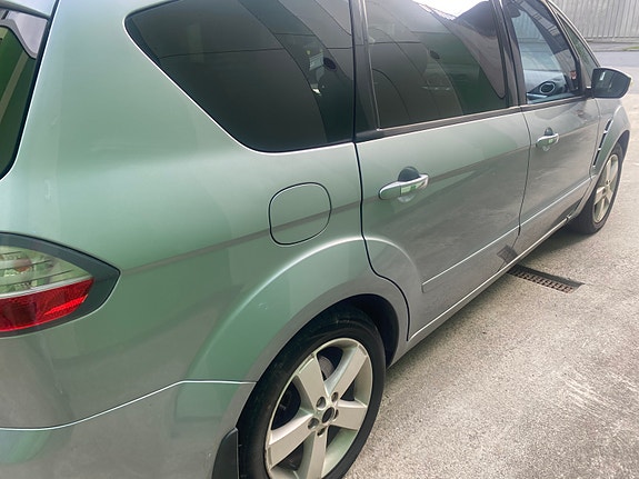 Ford S-MAX 11 of 30