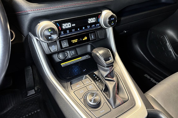 Toyota RAV4 Plug-in Hybrid 17 of 24