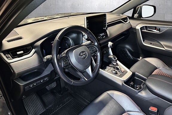 Toyota RAV4 Plug-in Hybrid 15 of 24
