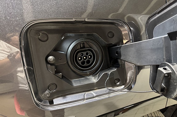 Toyota RAV4 Plug-in Hybrid 20 of 24