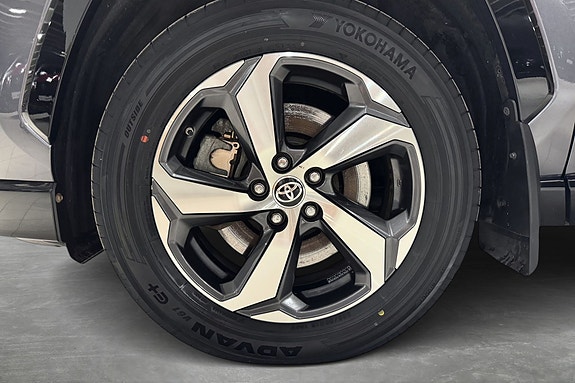 Toyota RAV4 Plug-in Hybrid 21 of 24